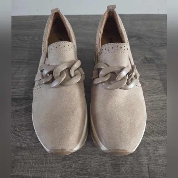 Mad Love taupe slip on platform loafers size 7.5 NWOT - Picture 2 of 7